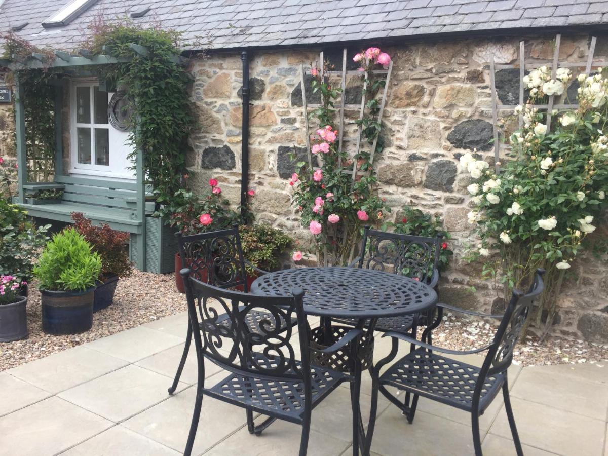 The Den Villa Stuartfield Exterior photo