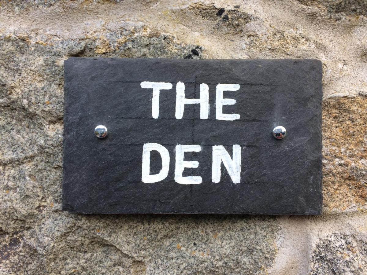 The Den Villa Stuartfield Exterior photo